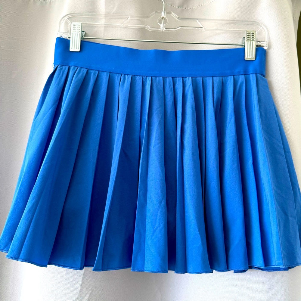 ARITZIA BLUE PLEATED ATHLETIC SKIRT WITH BUILT IN SHORTS